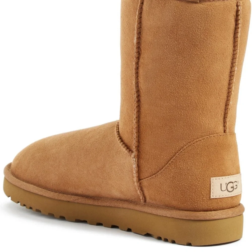 UGG Classic II short boot size 5 - Preowned